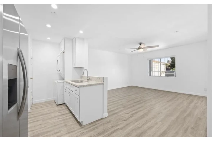 $1550 : 1 Bedroom Apt in Gardena image 4