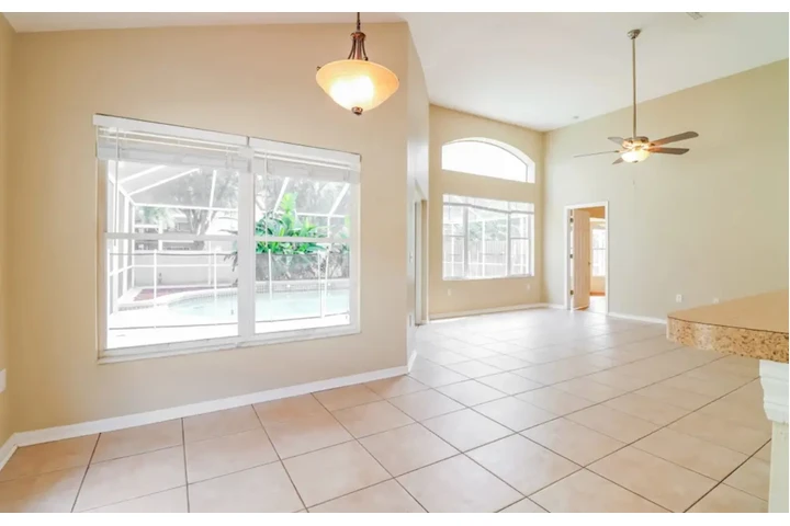 $1200 : This standout house image 3