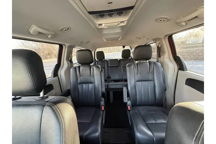 $6999 : 2014 Town and Country Touring image 10