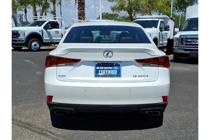 $25524 : Lexus IS 200t 2017 4dr Sedan image 5