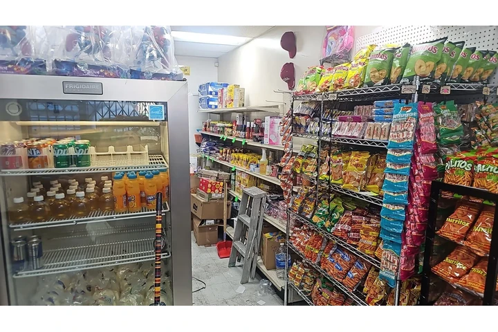 Mini Market en South LA image 4