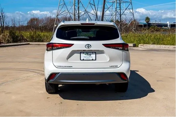 $26836 : Toyota Highlander 2021 Limit image 2