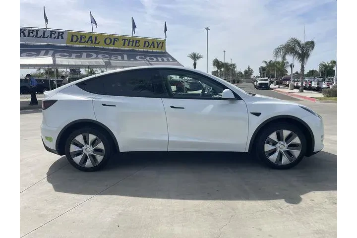 $31767 : Tesla Model Y 2023 AWD Long image 9