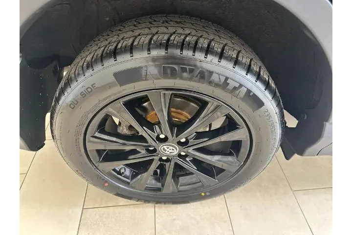 $23678 : Toyota RAV4 2018 AWD Adventu image 10