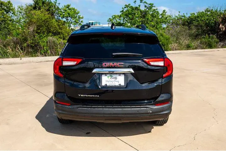 $21384 : GMC Terrain 2022 SLE 4dr SUV image 3