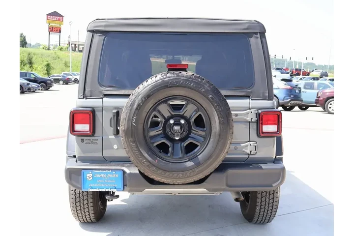 $25397 : Jeep Wrangler Unlimited 2022 image 4