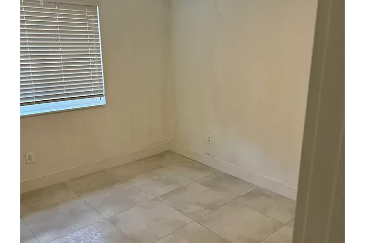 $800 : This home has 2 bedrooms, 1 ba image 7