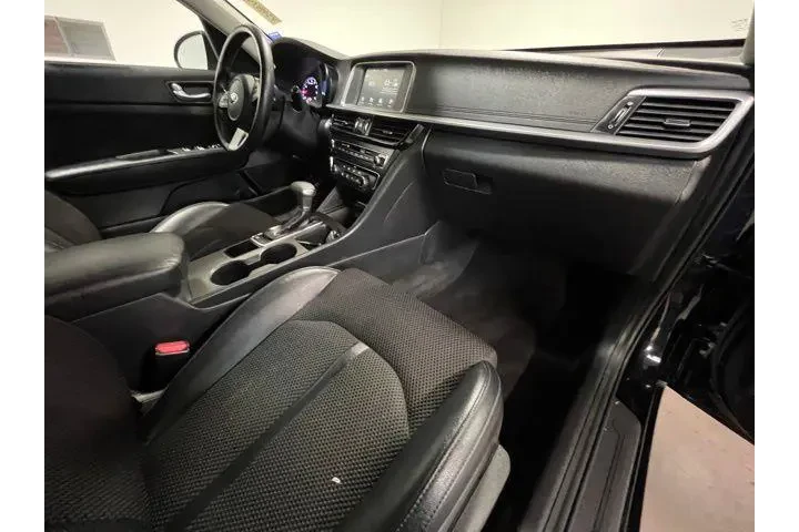 $15937 : Kia Optima 2020 image 10