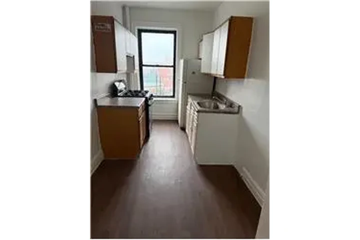 $2200 : Rental property with 1 bedro image 1