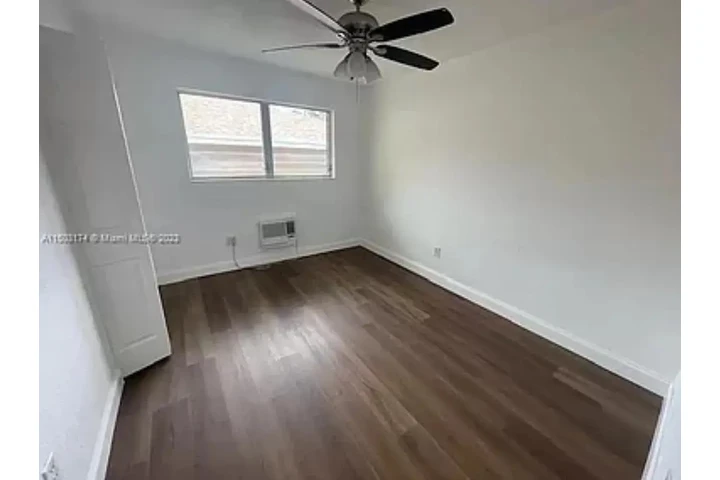 $700 : charming HOME ..Miami, FL image 3