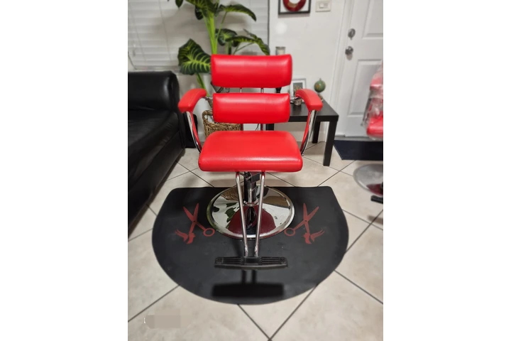 En venta 4 sillas, tapete incl image 2