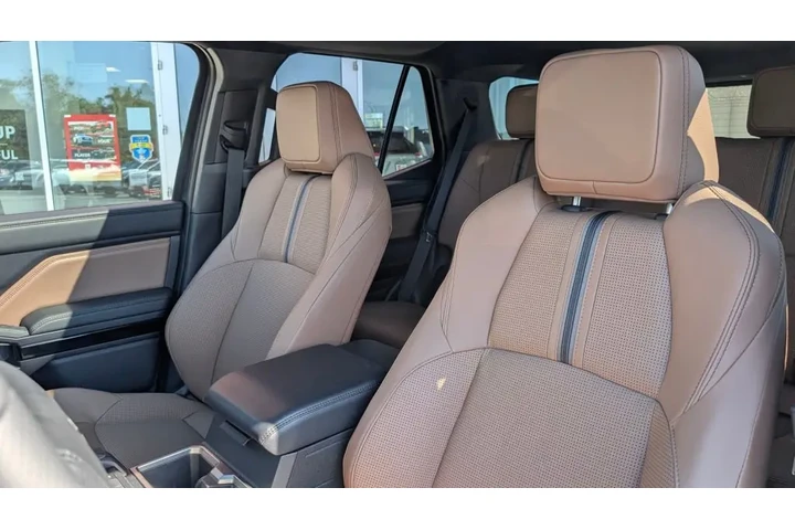 $61899 : Gold Certified2025 4Runner Li image 7
