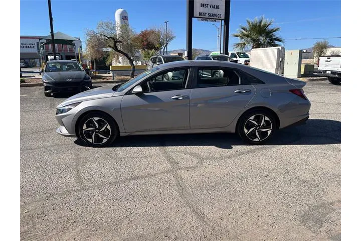 $19333 : Hyundai ELANTRA 2023 SEL 4dr image 4