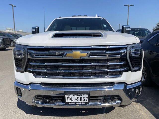 $72988 : 2024 Silverado 2500HD image 2