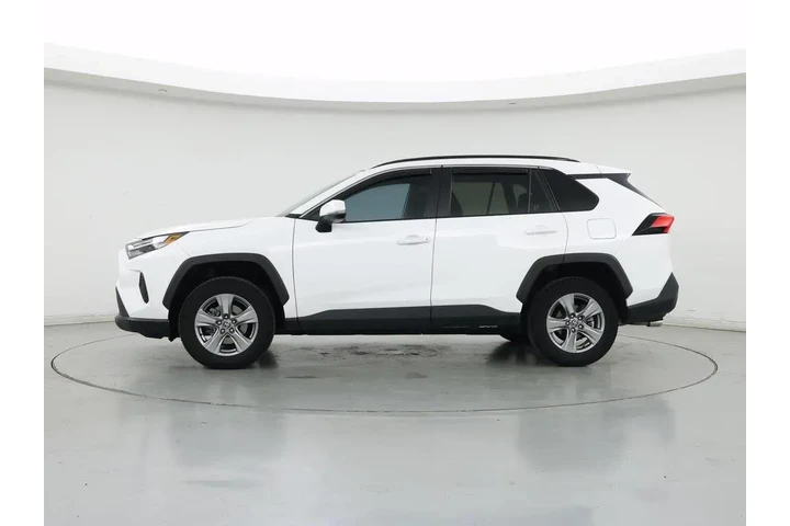 $35998 : Toyota RAV4 2024 AWD XLE 4dr image 3