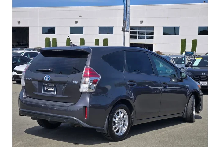 $15588 : Toyota Prius v 2015 Two 4dr image 7
