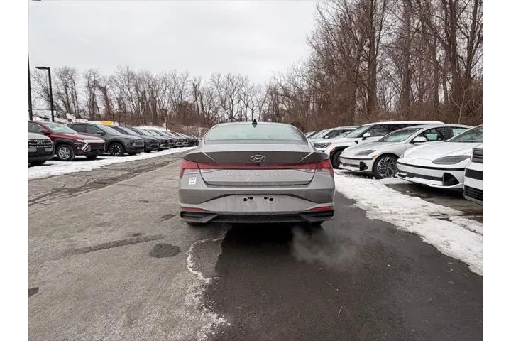 $18800 : Hyundai ELANTRA 2023 SEL 4dr image 4