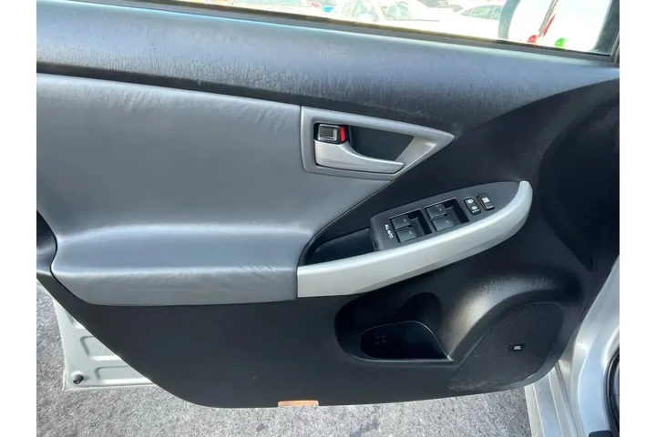 $10991 : Toyota Prius 2013 Five 4dr H image 10