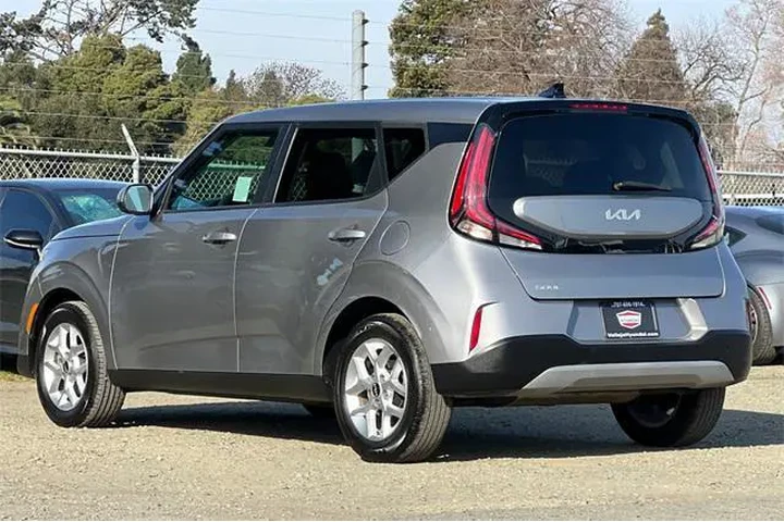 $16490 : Kia Soul 2024 LX 4dr Crossov image 9