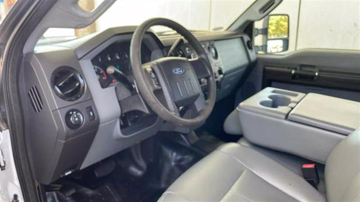 $31950 : 2012 FORD F350 SUPER DUTY CRE image 5