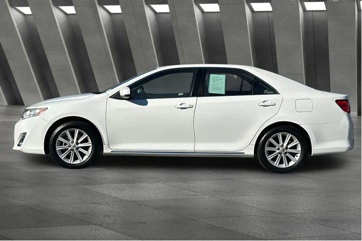 $14000 : Toyota Camry 2014 XLE 4dr Se image 8