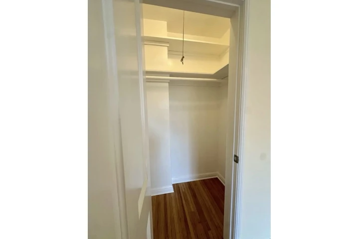 $1450 : Spacious 1 Bedroom 1 Bath Apt image 7