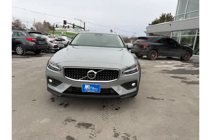 $34999 : 2025 V60 Cross Country B5 Plus image 3