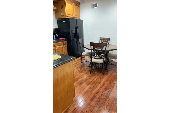 $1400 : Cuarto AMUEBLADO image 7