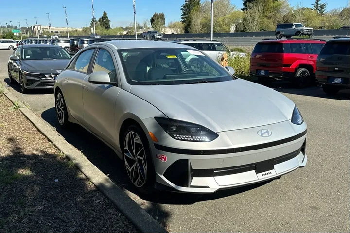 $23990 : Hyundai IONIQ 6 2024 SEL 4dr image 2