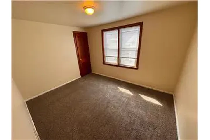 $1250 : Rental property with 2 bedro image 6