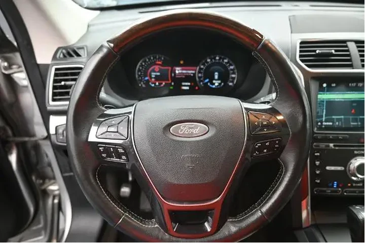 $14275 : Ford Explorer 2017 AWD Plati image 3