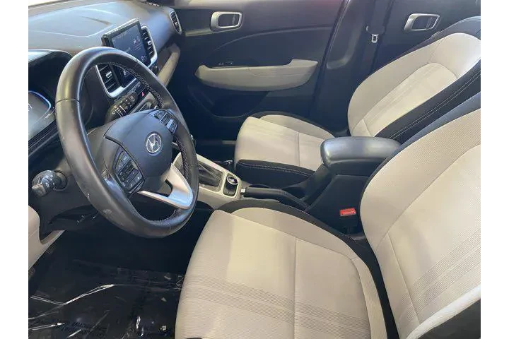 $17991 : Hyundai VENUE 2024 SEL 4dr C image 9