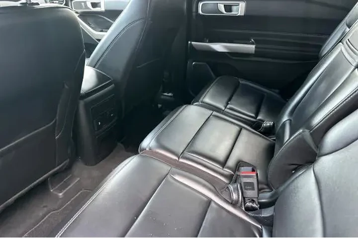$30995 : Ford Explorer 2023 AWD XLT 4 image 4