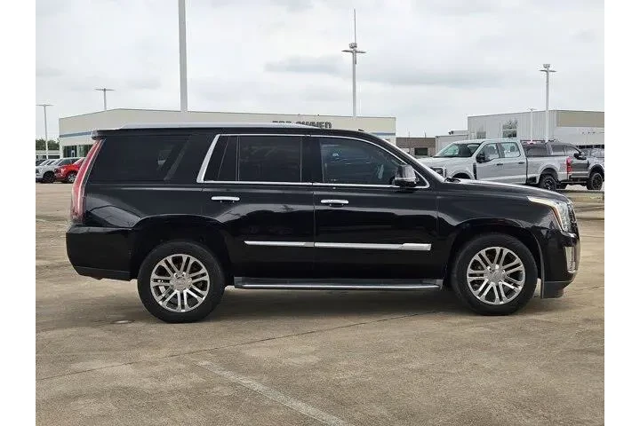 $22032 : Cadillac Escalade 2016 Stand image 2