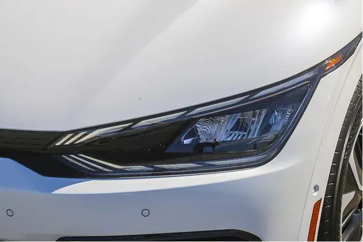 $26992 : Kia EV6 2023 GT-Line 4dr Cro image 8