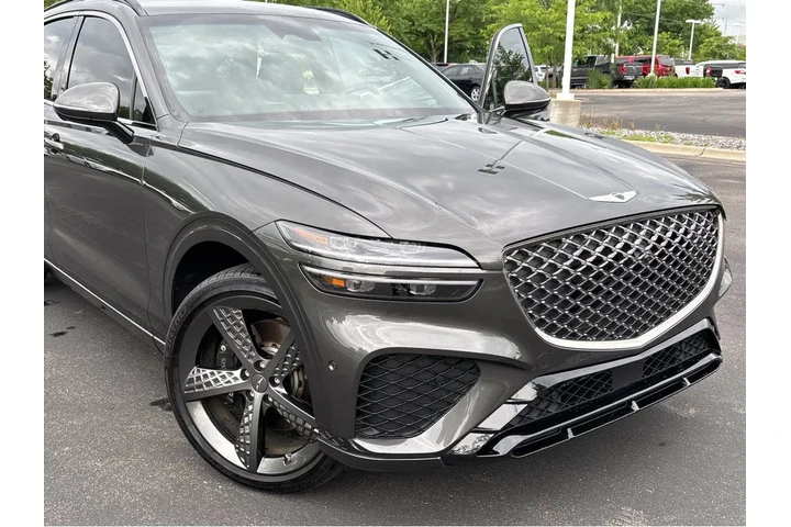 $56994 : 2025 GV70 3.5T Sport image 7