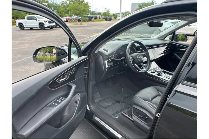 $35000 : 2023 Q7 Premium Plus image 2