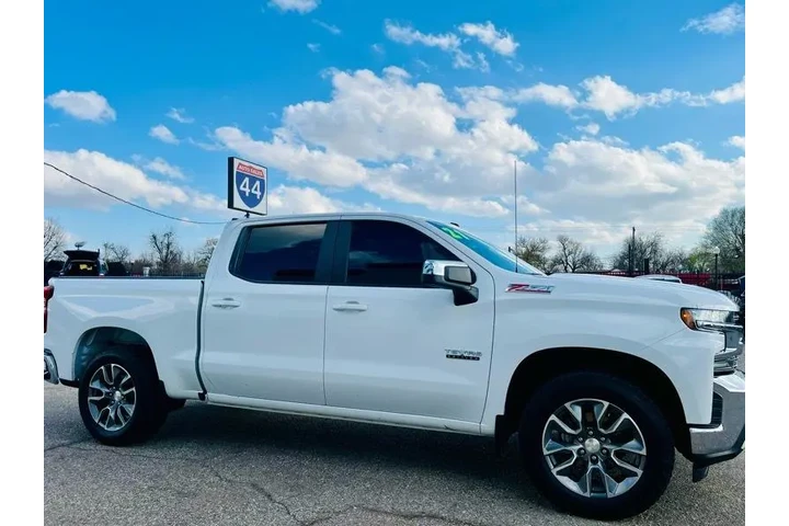 $31995 : 2021 Silverado 1500 LT Crew C image 8