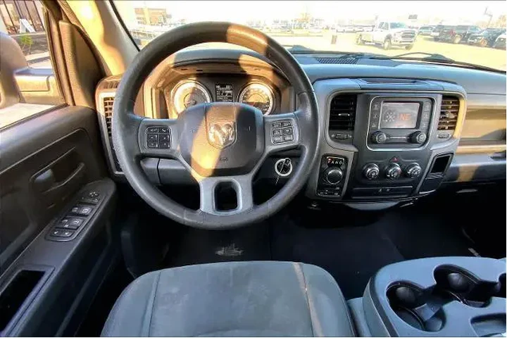 $10985 : Ram 1500 2017 4x4 Express 4d image 6