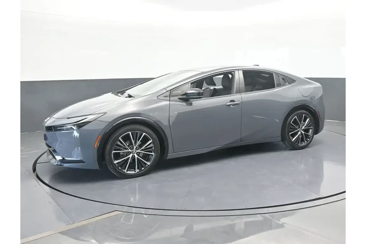 $26996 : Toyota Prius 2023 LE 4dr Hat image 2