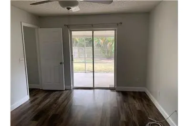 $2400 : Rental property with 3 bedro image 8