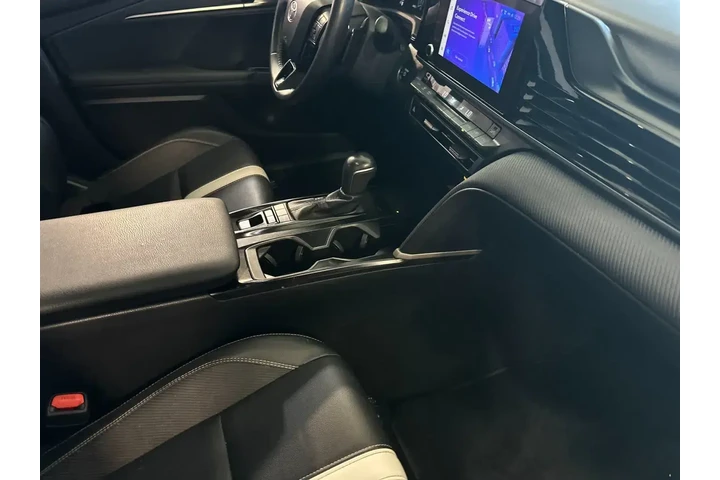 $29084 : Toyota Camry 2025 SE 4dr Sed image 10