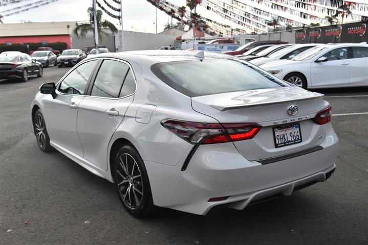 $26694 : Camry SE Sedan 4D image 5