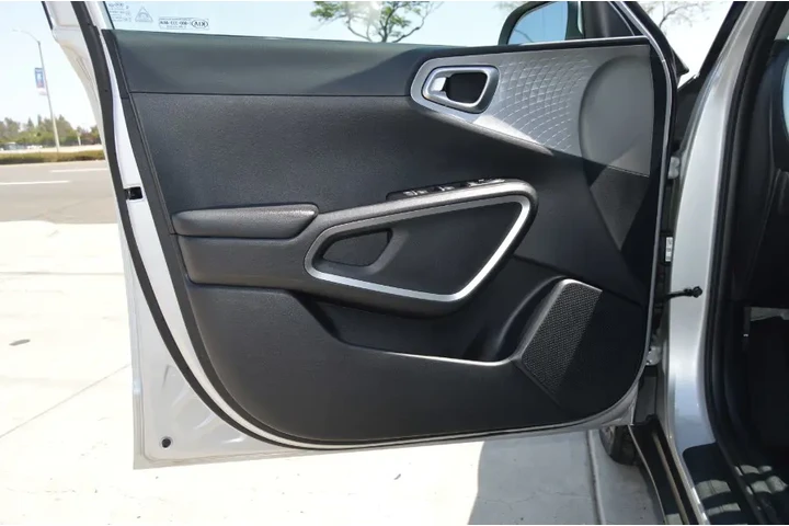 $11995 : Used 2020 Soul LX IVT for sal image 10