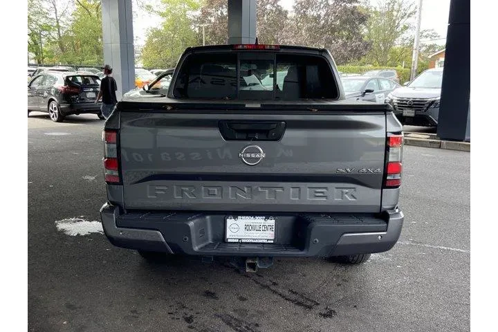 Nissan Frontier 2022 4x4 SV image 6