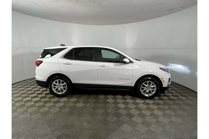 $21749 : Chevrolet Equinox 2024 LT 4d image 2
