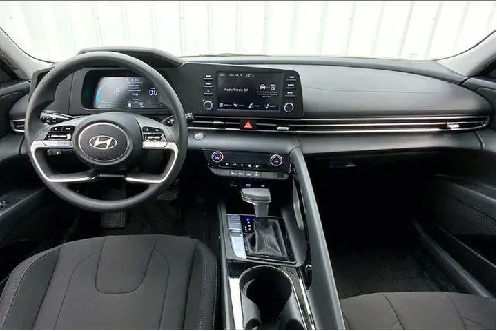 $26339 : Hyundai ELANTRA Hybrid 2025 image 6