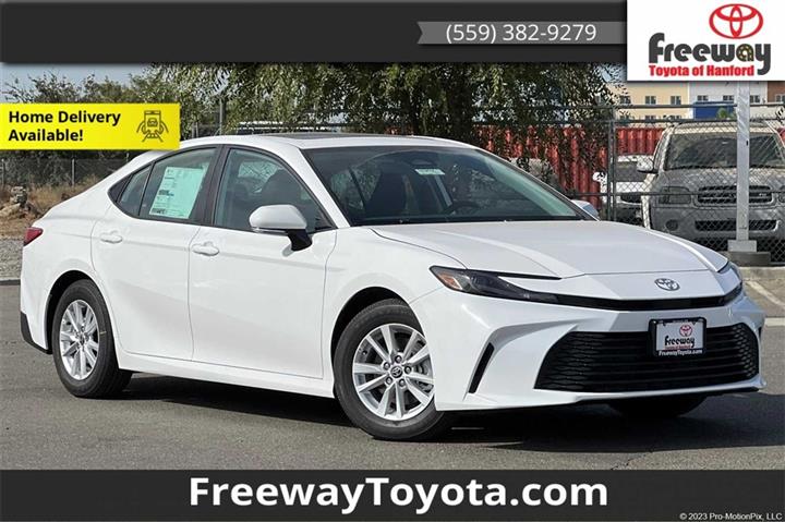 $32058 : Camry LE image 1