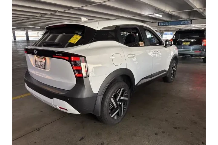 $21499 : Nissan Kicks 2025 SV 4dr Cro image 3