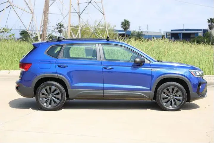 $19540 : Volkswagen Taos 2023 S 4dr S image 4